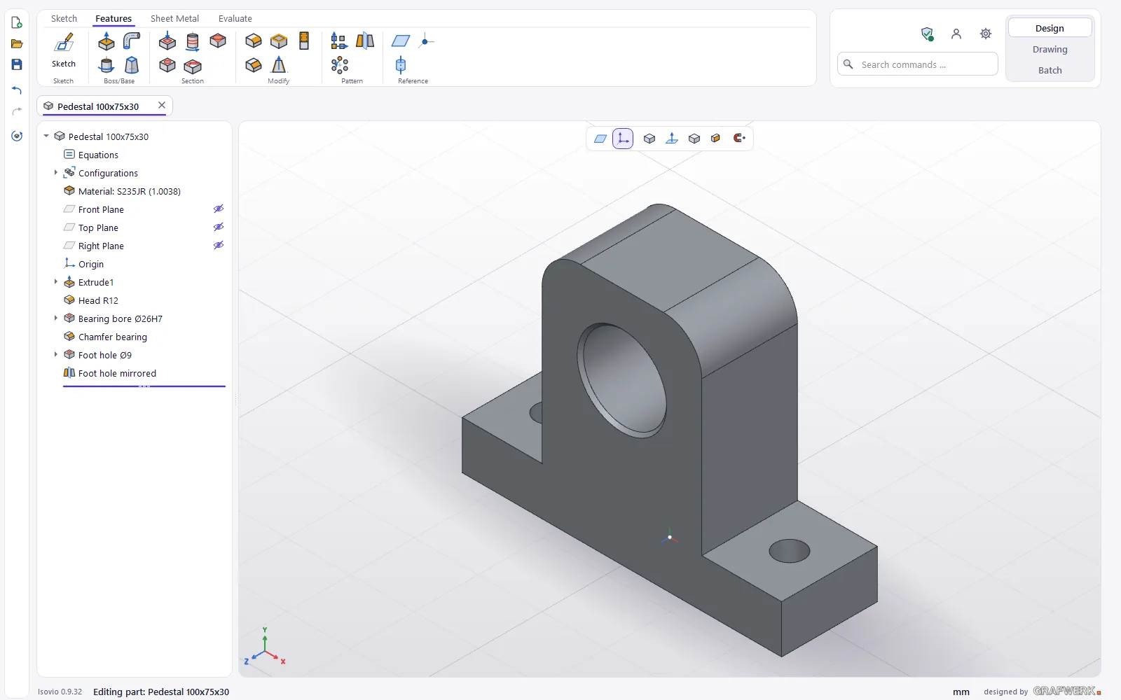 A part in Design: the ribbon in the head, on the left quick access and feature tree, in the middle the 3D view with its view bar.